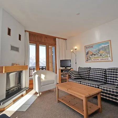 With Fireplace 04